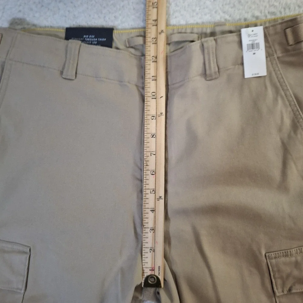 Banana Republic Traveler Cargo Pants Mens‎ 35x30 Beige Athletic Tapered Fit NWT